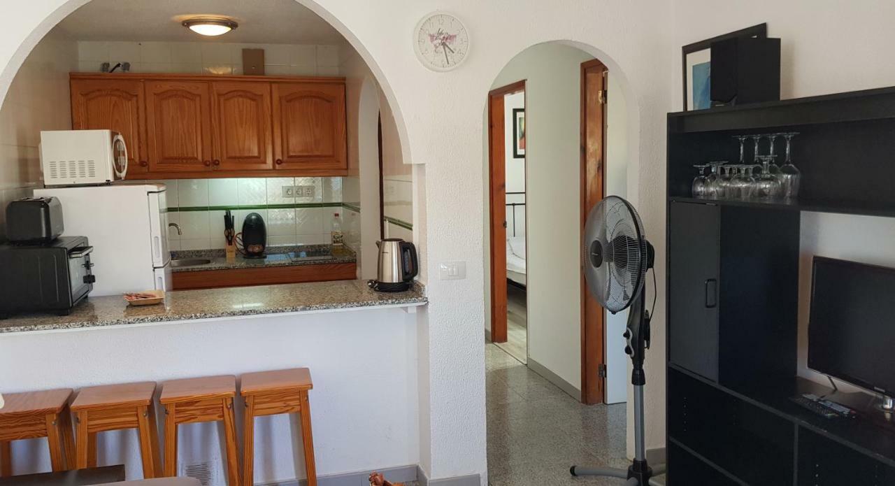 Two Bedroom Apartment 2 Min From Beach Mogan Exterior photo